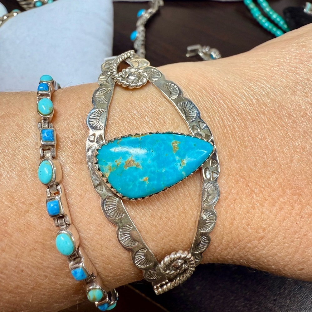 Vibrant Turquoise Sterling Silver cuff Bracelet with Southwest Design